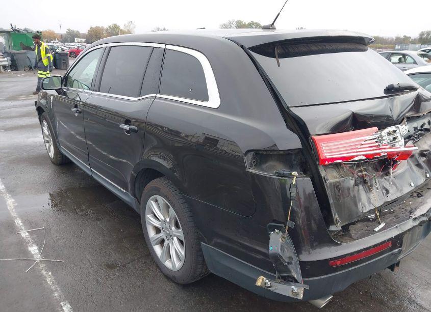 Photo 3 of 2014 Lincoln Mkt (VIN 2LMHJ5FKXEBL51803)
