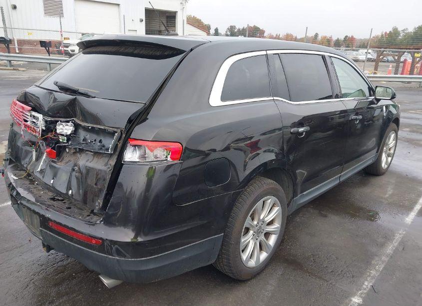 Photo 4 of 2014 Lincoln Mkt (VIN 2LMHJ5FKXEBL51803)