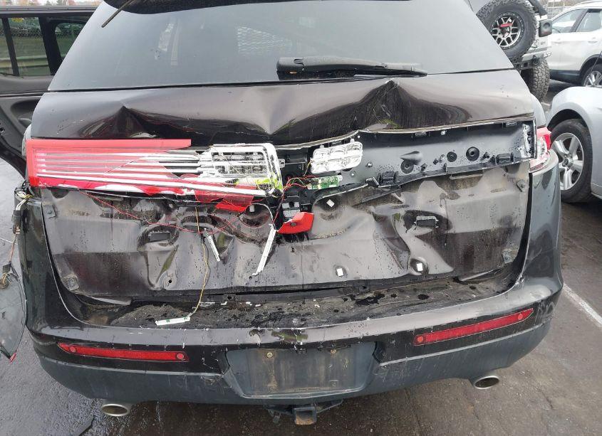 Photo 6 of 2014 Lincoln Mkt (VIN 2LMHJ5FKXEBL51803)