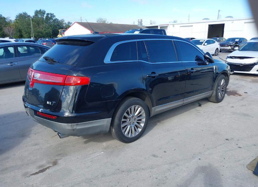 Photo 4 of 2010 Lincoln Mkt N/A (VIN 2LMHJ5FR3ABJ03318)