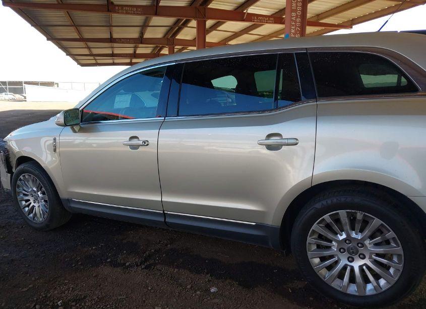 Photo 15 of 2010 Lincoln Mkt N/A (VIN 2LMHJ5FR6ABJ11428)