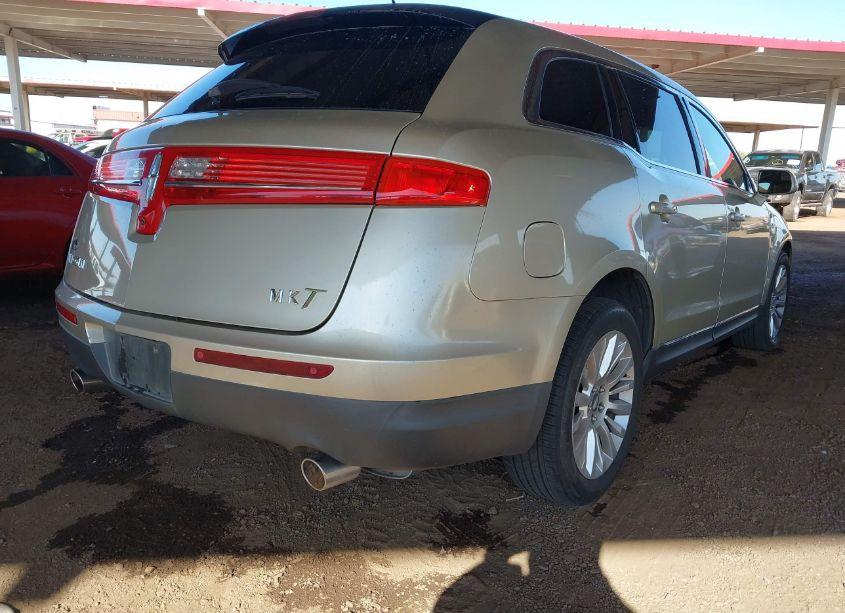 Photo 4 of 2010 Lincoln Mkt N/A (VIN 2LMHJ5FR6ABJ11428)