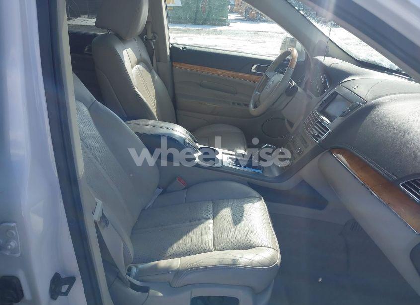 Photo 5 of 2010 Lincoln Mkt N/A (VIN 2LMHJ5FR8ABJ12659)