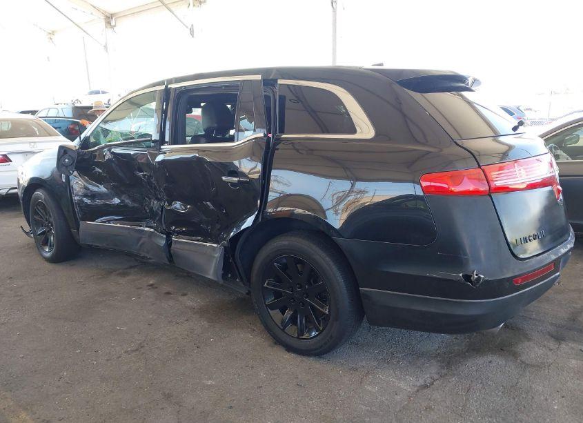 Photo 3 of 2013 Lincoln Mkt LIVERY (VIN 2LMHJ5NK6DBL53922)