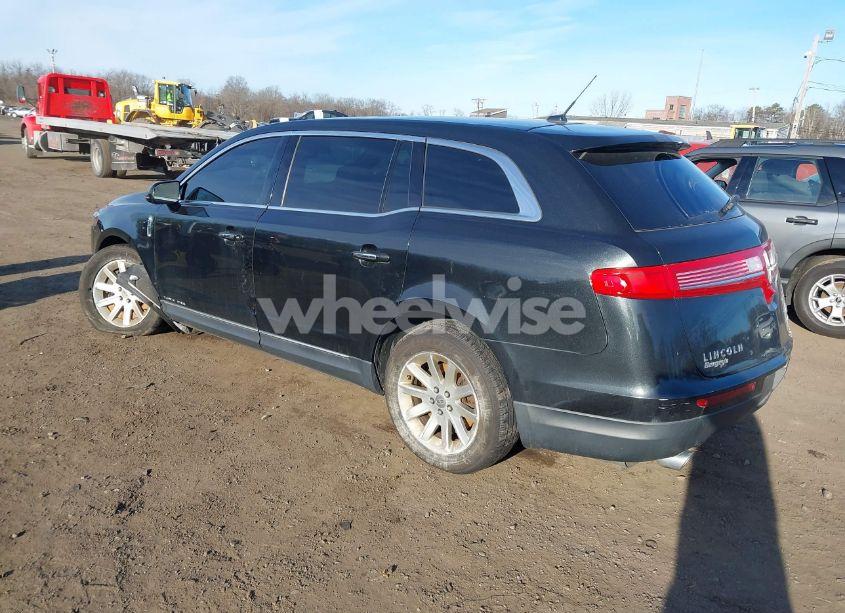 Photo 3 of 2015 Lincoln Mkt LIVERY (VIN 2LMHJ5NK8FBL01100)