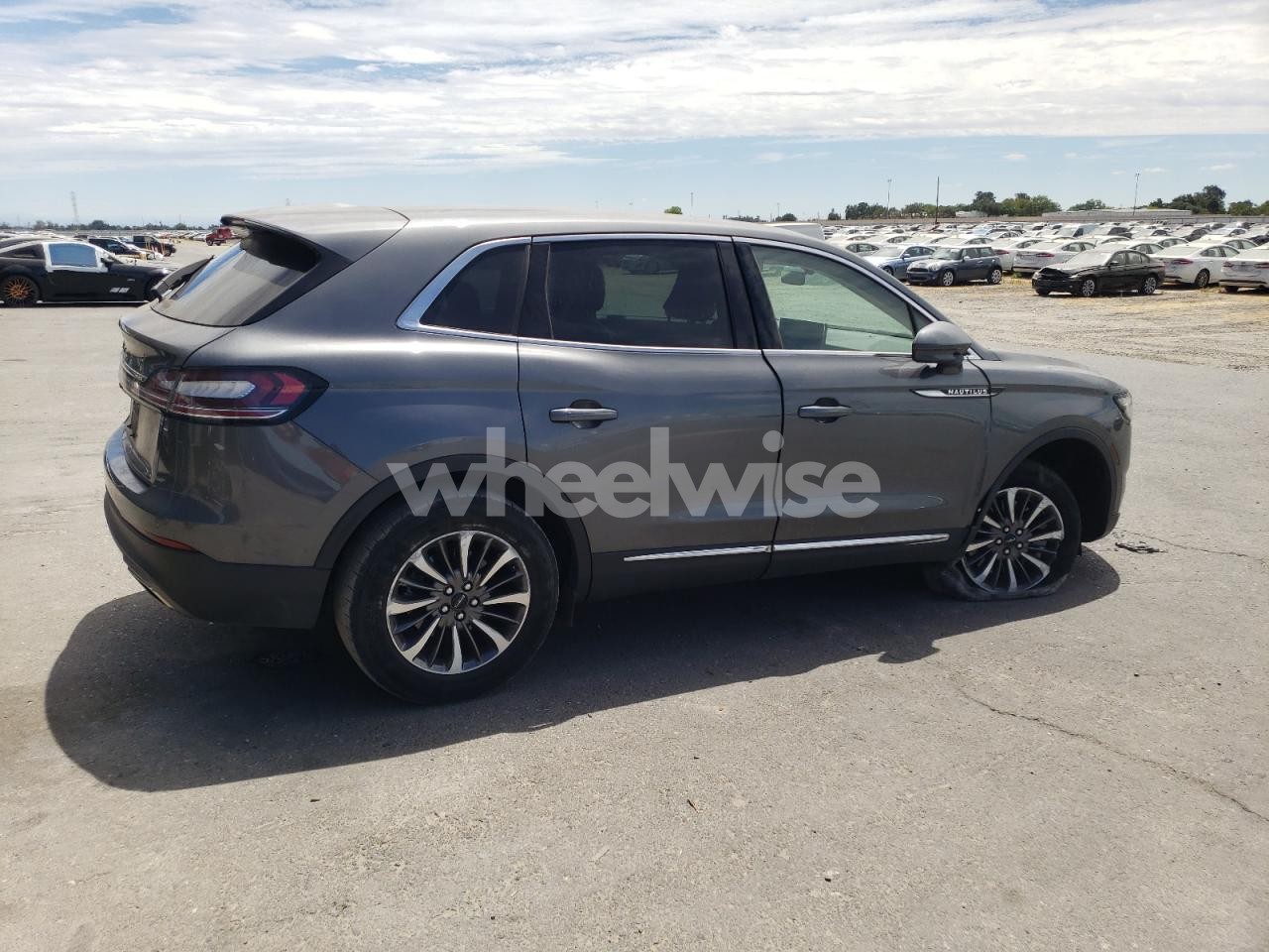 Photo 3 of 2022 LINCOLN NAUTILUS N/A (VIN 2LMPJ6J91NBL25824)