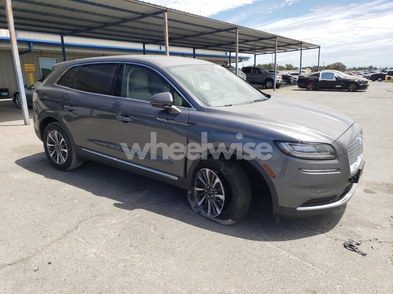 Photo 4 of 2022 LINCOLN NAUTILUS N/A (VIN 2LMPJ6J91NBL25824)