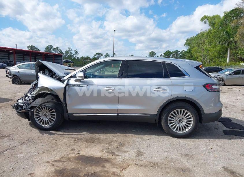 Photo 14 of 2020 Lincoln Nautilus STANDARD (VIN 2LMPJ6J95LBL25595)