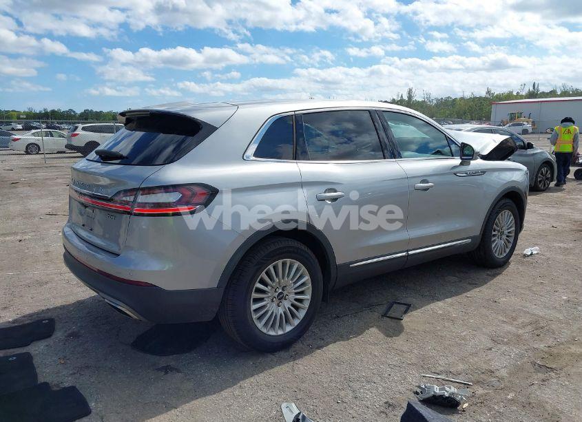 Photo 4 of 2020 Lincoln Nautilus STANDARD (VIN 2LMPJ6J95LBL25595)