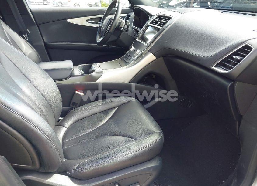 Photo 5 of 2020 Lincoln Nautilus STANDARD (VIN 2LMPJ6J95LBL25595)