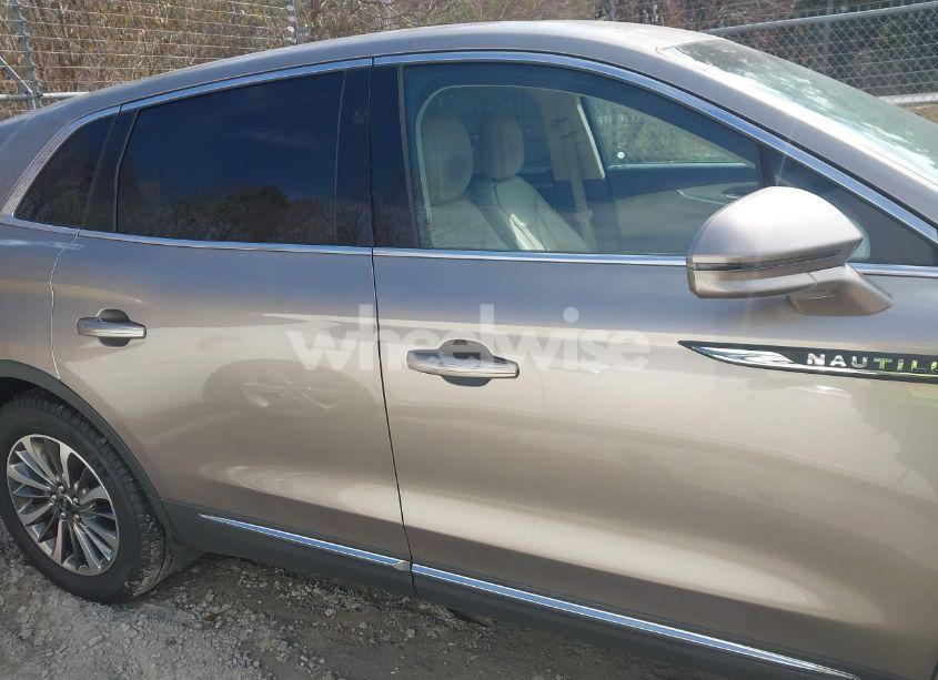 Photo 14 of 2020 Lincoln Nautilus STANDARD (VIN 2LMPJ6J98LBL09066)