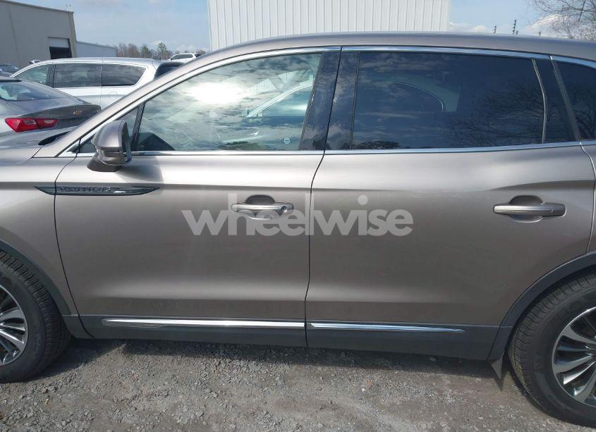 Photo 15 of 2020 Lincoln Nautilus STANDARD (VIN 2LMPJ6J98LBL09066)