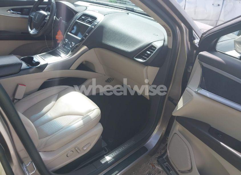 Photo 5 of 2020 Lincoln Nautilus STANDARD (VIN 2LMPJ6J98LBL09066)