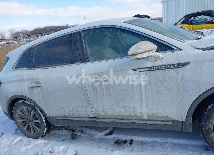 Photo 13 of 2020 Lincoln Nautilus STANDARD (VIN 2LMPJ6J9XLBL29285)