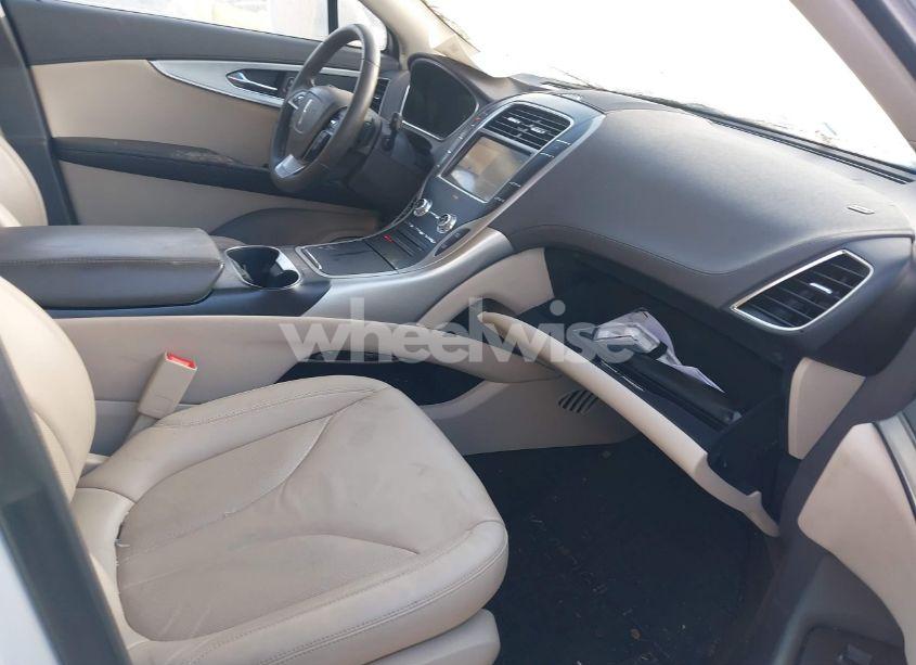 Photo 5 of 2020 Lincoln Nautilus STANDARD (VIN 2LMPJ6J9XLBL29285)