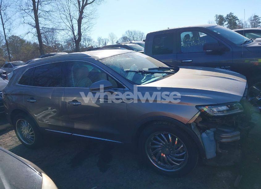 Photo 13 of 2020 Lincoln Nautilus RESERVE (VIN 2LMPJ6K90LBL02045)