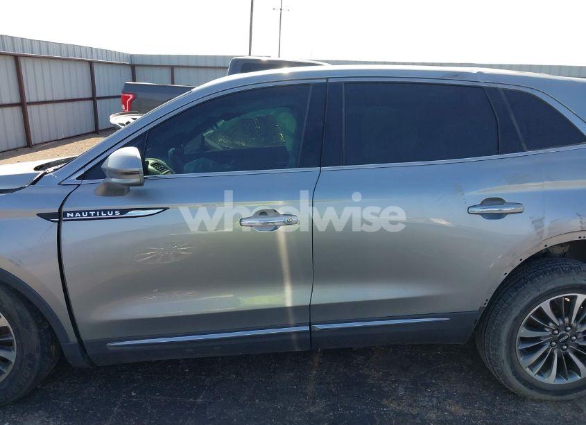 Photo 14 of 2020 Lincoln Nautilus RESERVE (VIN 2LMPJ6K98LBL14122)