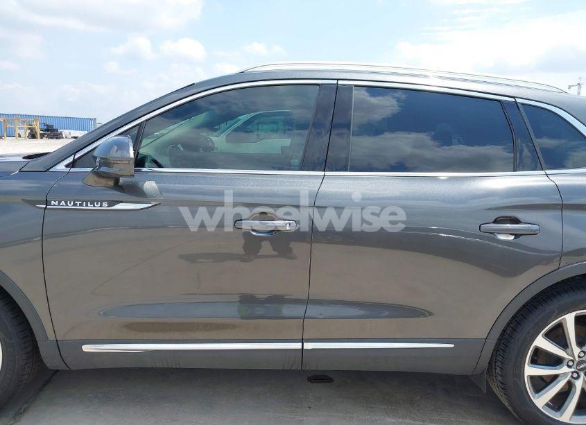 Photo 15 of 2019 Lincoln Nautilus SELECT (VIN 2LMPJ6K99KBL42848)