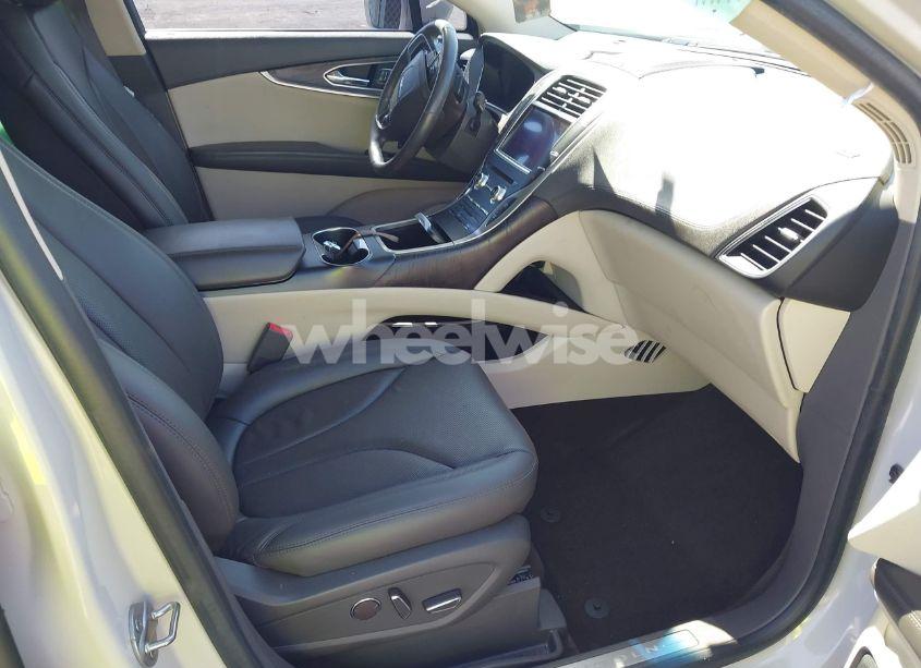 Photo 5 of 2019 Lincoln Nautilus RESERVE (VIN 2LMPJ6L99KBL36336)