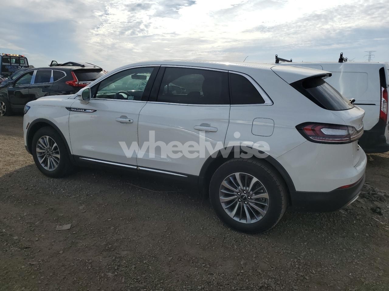 Photo 2 of 2022 LINCOLN NAUTILUS (VIN 2LMPJ8J98NBL17067)