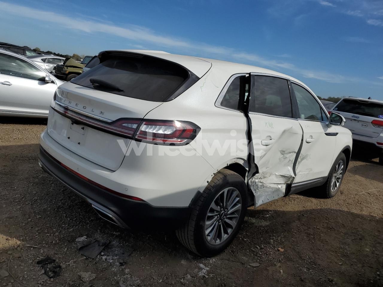 Photo 3 of 2022 LINCOLN NAUTILUS (VIN 2LMPJ8J98NBL17067)