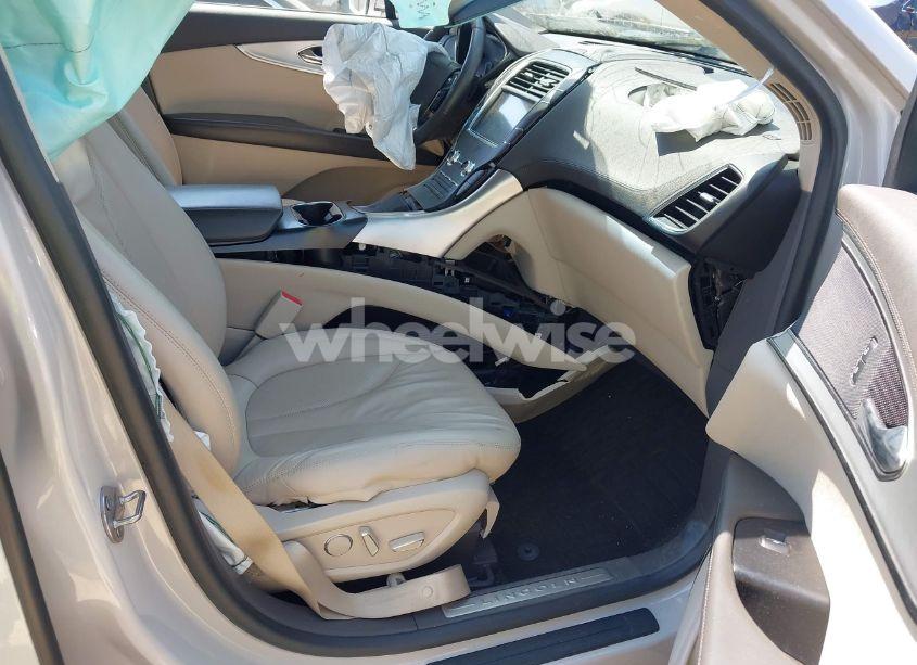 Photo 5 of 2020 Lincoln Nautilus STANDARD (VIN 2LMPJ8J99LBL00372)