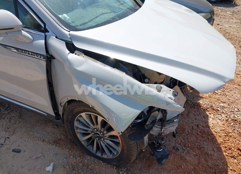 Photo 6 of 2020 Lincoln Nautilus STANDARD (VIN 2LMPJ8J99LBL00372)