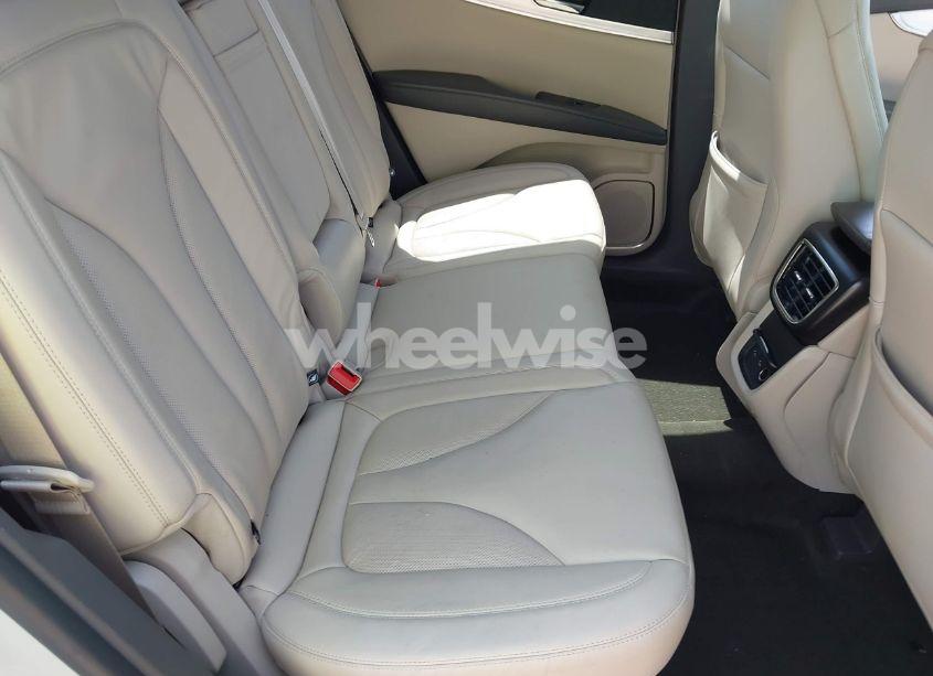 Photo 8 of 2020 Lincoln Nautilus STANDARD (VIN 2LMPJ8J99LBL00372)