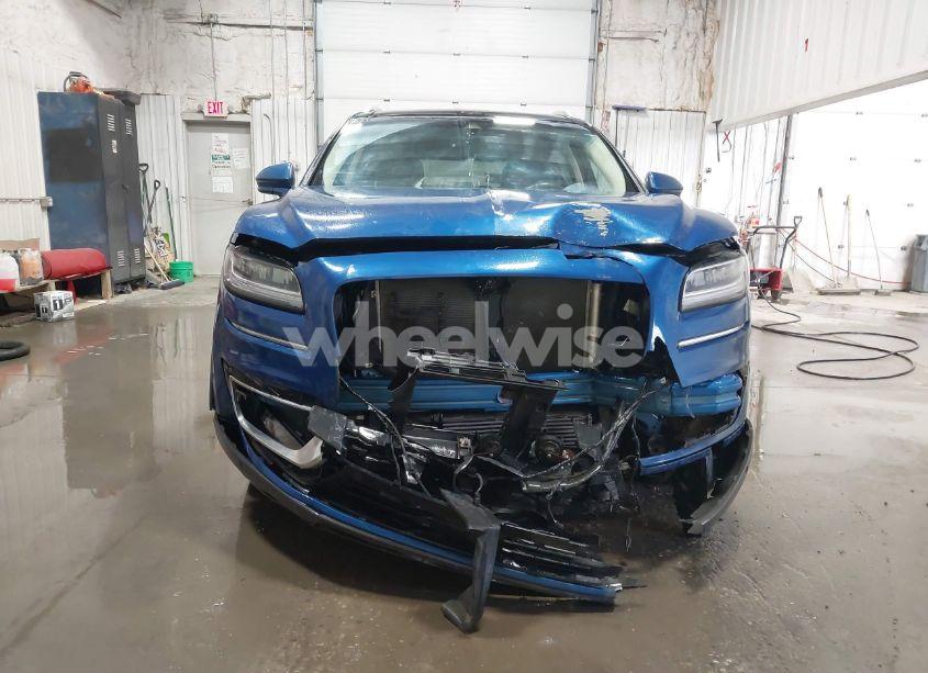 Photo 13 of 2020 Lincoln Nautilus RESERVE (VIN 2LMPJ8K92LBL11017)