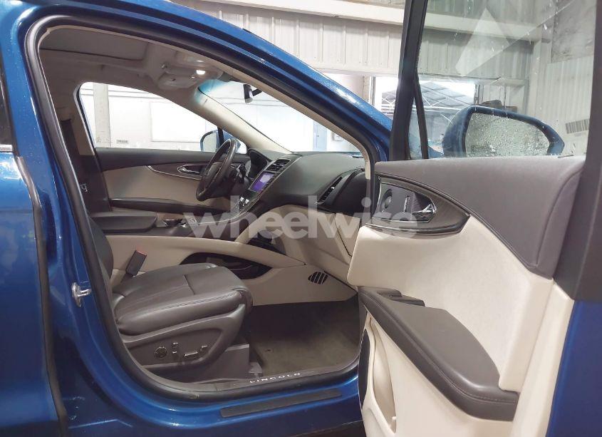 Photo 5 of 2020 Lincoln Nautilus RESERVE (VIN 2LMPJ8K92LBL11017)