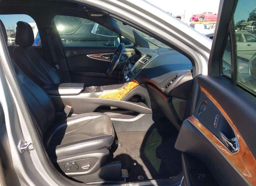 Photo 5 of 2020 Lincoln Nautilus RESERVE (VIN 2LMPJ8K94LBL15246)