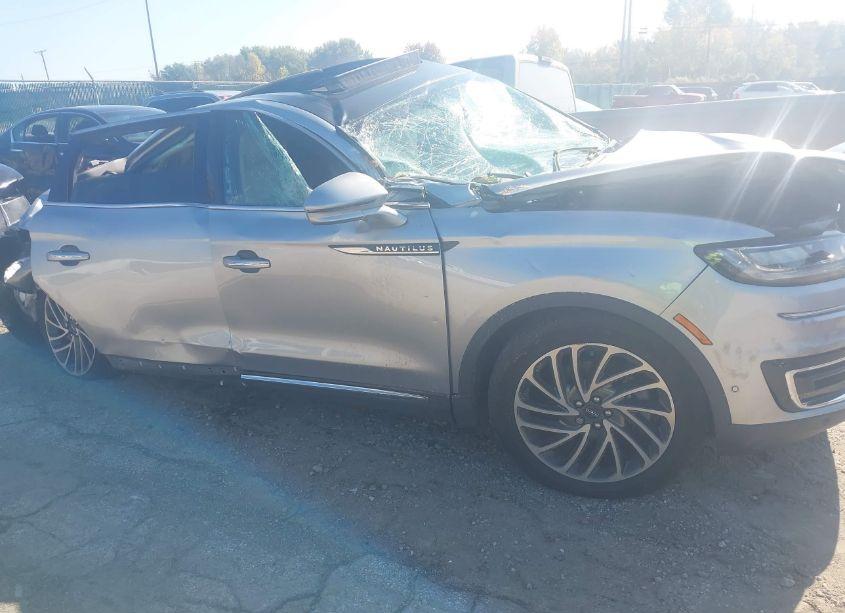 Photo 13 of 2020 Lincoln Nautilus RESERVE (VIN 2LMPJ8K97LBL12390)