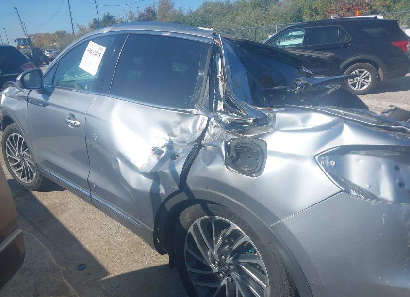 Photo 14 of 2020 Lincoln Nautilus RESERVE (VIN 2LMPJ8K97LBL12390)