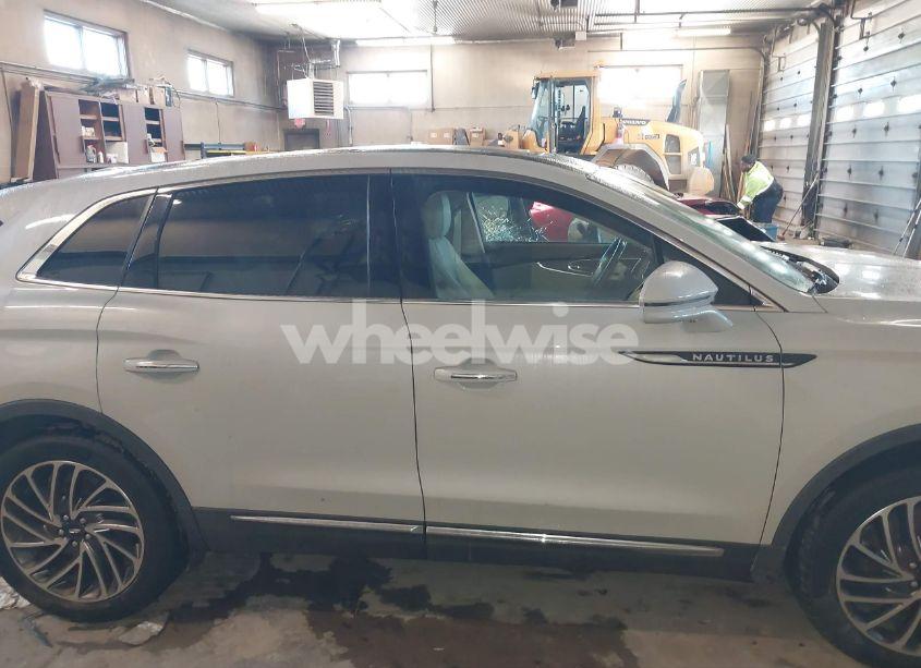 Photo 12 of 2020 Lincoln Nautilus RESERVE (VIN 2LMPJ8KP5LBL19272)