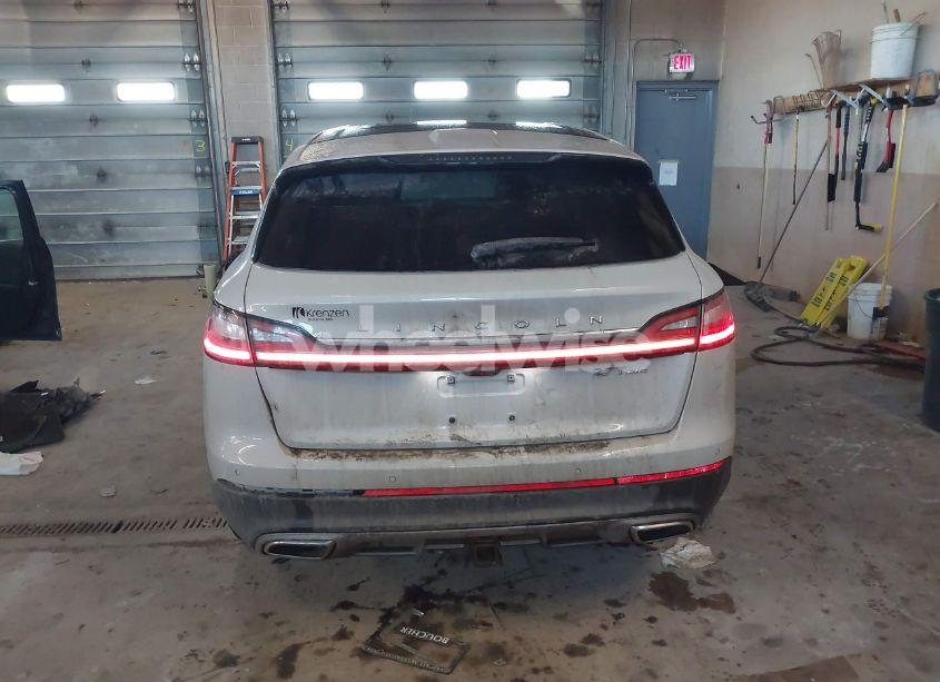 Photo 15 of 2020 Lincoln Nautilus RESERVE (VIN 2LMPJ8KP5LBL19272)