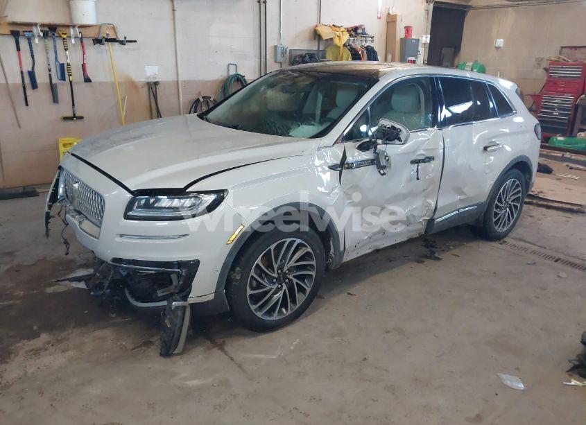 Photo 2 of 2020 Lincoln Nautilus RESERVE (VIN 2LMPJ8KP5LBL19272)