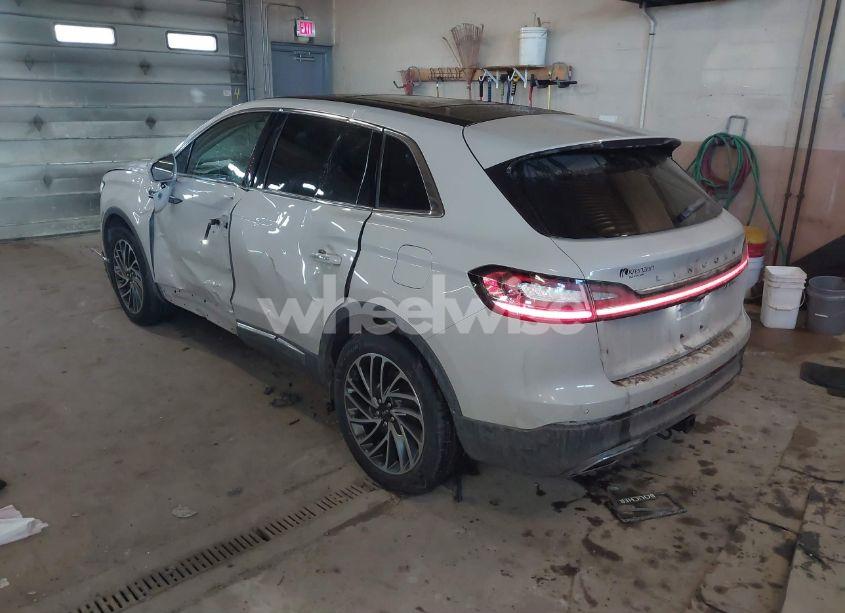 Photo 3 of 2020 Lincoln Nautilus RESERVE (VIN 2LMPJ8KP5LBL19272)