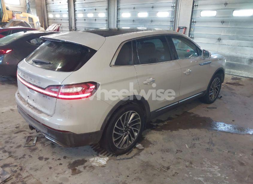 Photo 4 of 2020 Lincoln Nautilus RESERVE (VIN 2LMPJ8KP5LBL19272)