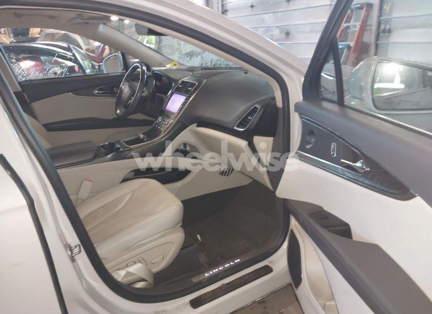 Photo 5 of 2020 Lincoln Nautilus RESERVE (VIN 2LMPJ8KP5LBL19272)