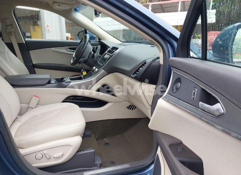 Photo 5 of 2019 Lincoln Nautilus RESERVE (VIN 2LMPJ8LP9KBL14914)