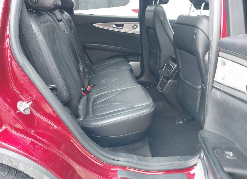 Photo 8 of 2019 Lincoln Nautilus RESERVE (VIN 2LMPJ8LPXKBL10483)