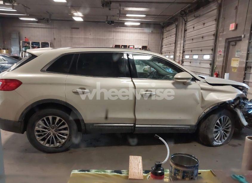 Photo 13 of 2016 Lincoln Mkx SELECT (VIN 2LMTJ8KR8GBL38159)