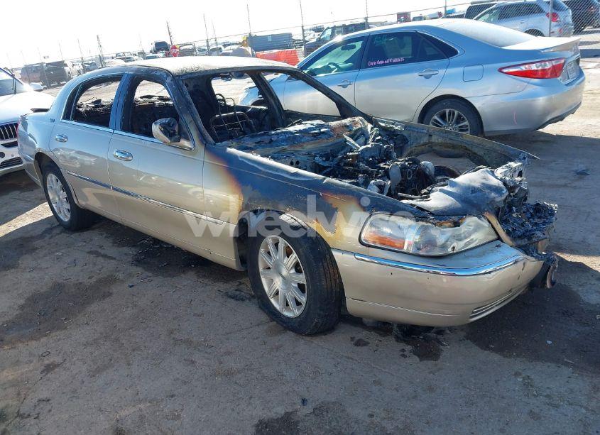 2010 Lincoln Town CAR SIGNATURE LIMITED (VIN 2LNBL8CV0AX629438) main photo