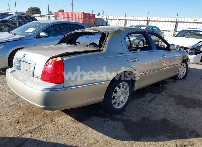 Photo 4 of 2010 Lincoln Town CAR SIGNATURE LIMITED (VIN 2LNBL8CV0AX629438)