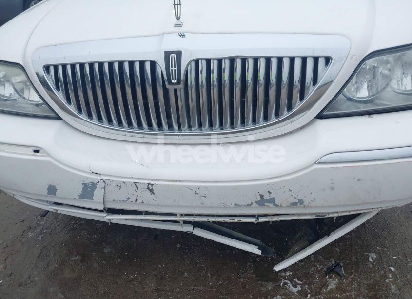 Photo 18 of 2010 Lincoln Town CAR SIGNATURE LIMITED (VIN 2LNBL8CV2AX620868)