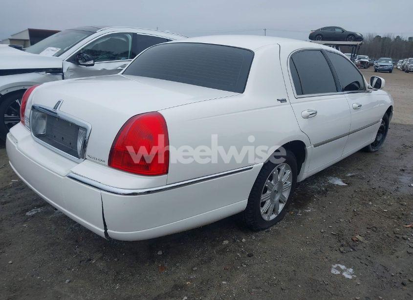 Photo 4 of 2010 Lincoln Town CAR SIGNATURE LIMITED (VIN 2LNBL8CV2AX620868)