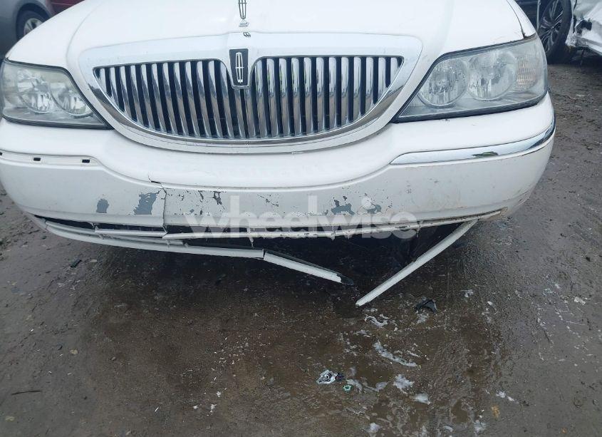 Photo 6 of 2010 Lincoln Town CAR SIGNATURE LIMITED (VIN 2LNBL8CV2AX620868)