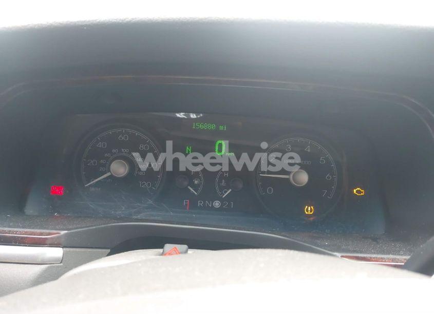 Photo 7 of 2010 Lincoln Town CAR SIGNATURE LIMITED (VIN 2LNBL8CV2AX620868)