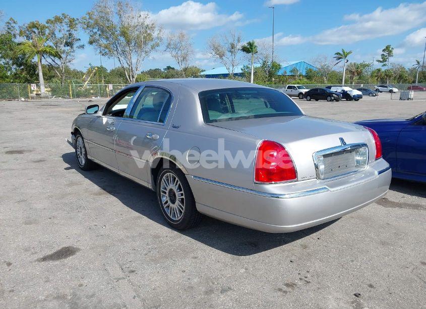 Photo 3 of 2010 Lincoln Town CAR SIGNATURE LIMITED (VIN 2LNBL8CV8AX614492)