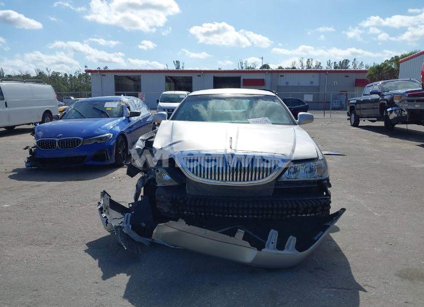Photo 6 of 2010 Lincoln Town CAR SIGNATURE LIMITED (VIN 2LNBL8CV8AX614492)